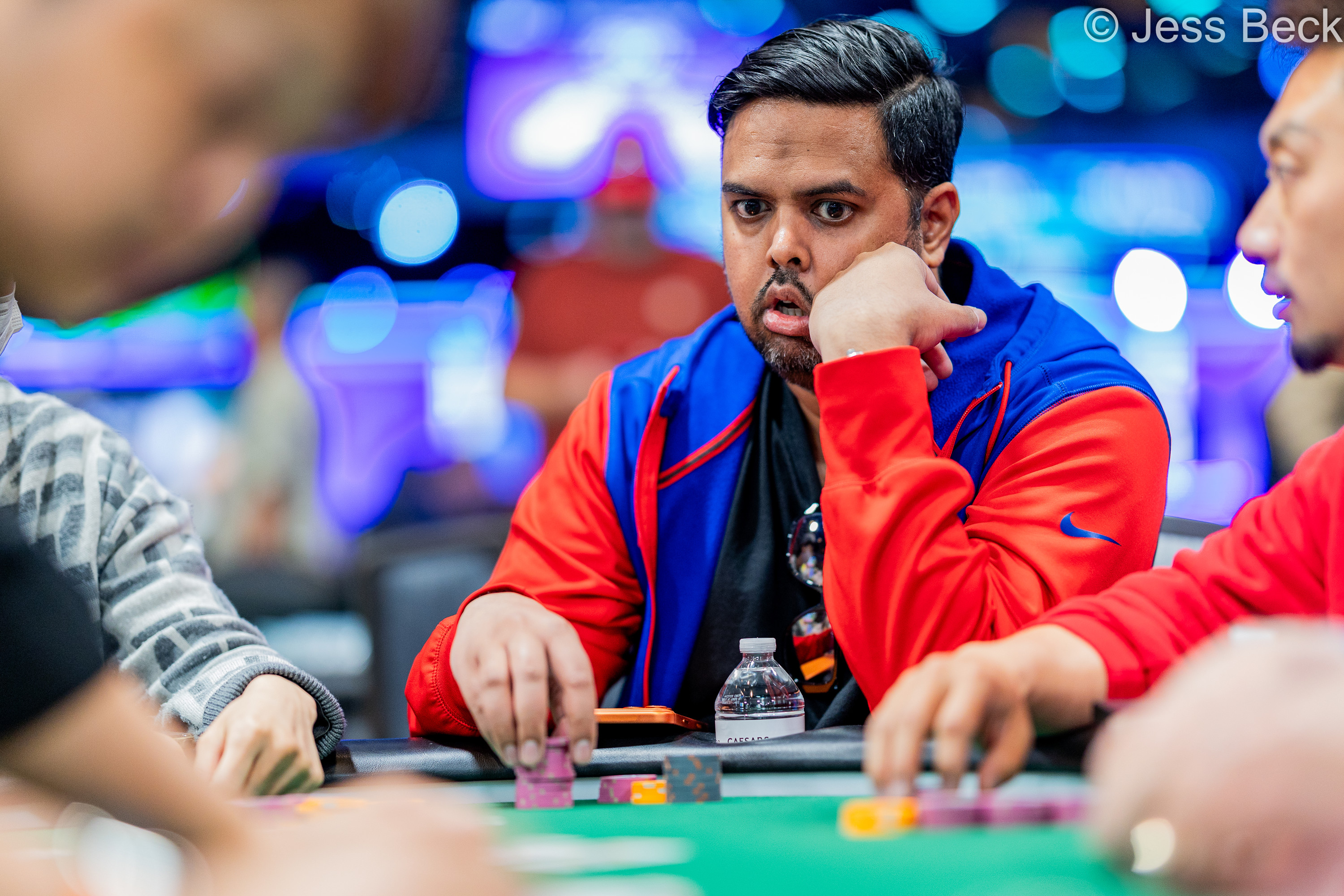 WSOP 主赛事泡沫期上演“清一色”VS“葫芦”的世纪对决 - DG真人官网 - DG真人